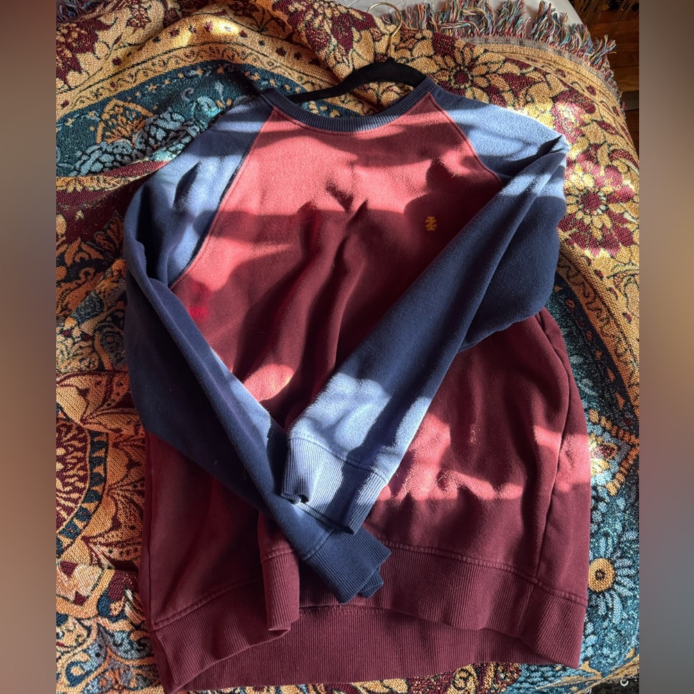 Izod crewneck sweatshirt